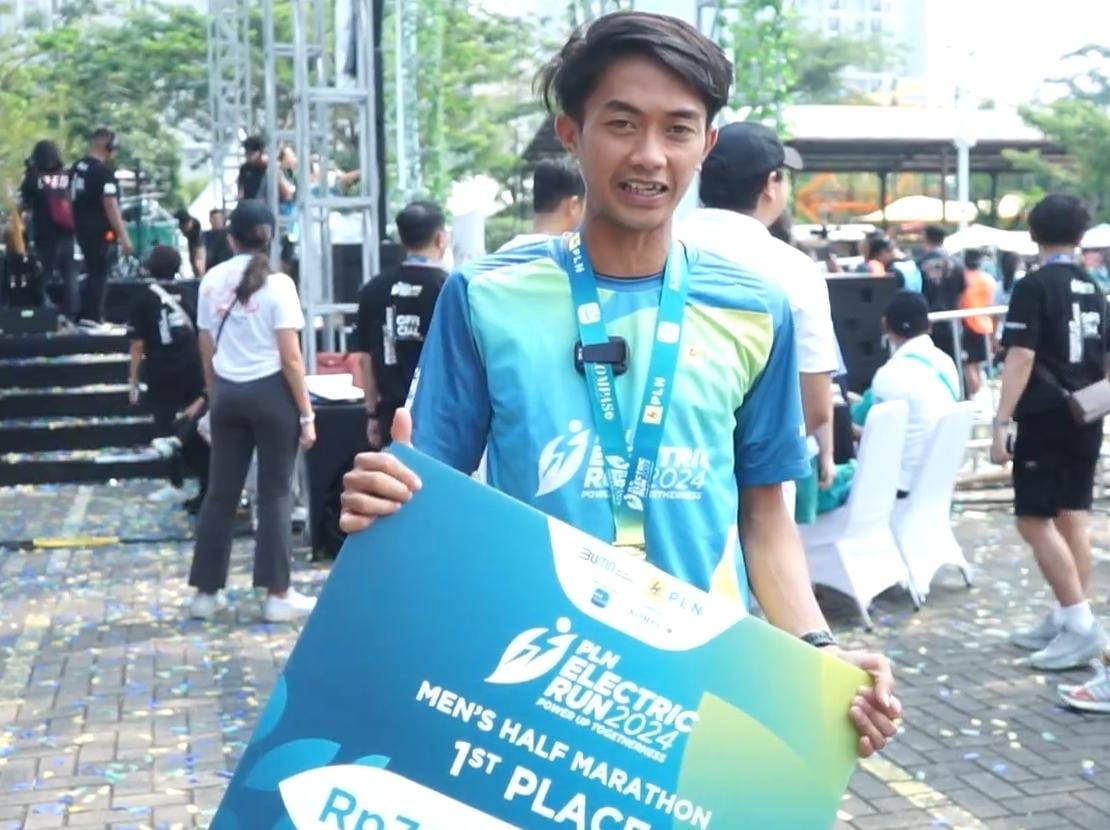 Robi Sianturi, juara 1 kategori jarak half marathon Pria PLN Electric Run 2024. Dok PLN