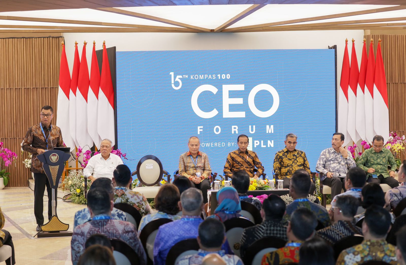 Mewakili ratusan CEO Perusahaan se-Indonesia, Direktur Utama PLN Darmawan Prasodjo menyampaikan laporan bertema "Kilas Capaian & Dukungan Program Berkelanjutan" dalam agenda Kompas100 CEO di IKN. Dok PLN