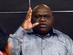 Natalius Pigai Diisukan jadi Menteri HAM, PBHI: Apa Prestasinya?