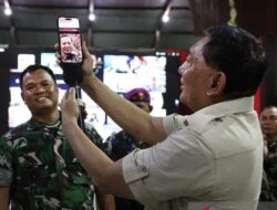 Prabowo ”Video Call” dengan Pasukan TNI di Papua saat Malam Tahun Baru