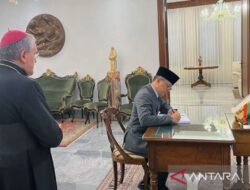 Presiden Utus Jokowi, Jonan, Pigai, Thomas Djiwandono ke Vatikan