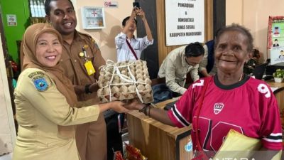 Kemensos Salurkan Bantuan Warga Rentan di Kabupaten Manokwari