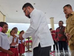 DPD RI Distribusikan Beasiswa PIP untuk 198 Pelajar SD-SMP di Wondama