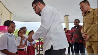 DPD RI Distribusikan Beasiswa PIP untuk 198 Pelajar SD-SMP di Wondama