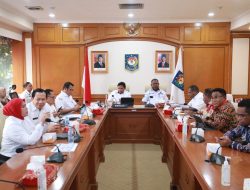 Elisa Kambu Desak Kemendagri Kembalikan Tiga Pulau ke Raja Ampat