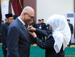 Ketua Umum PWI Pusat Akhmad Munir Terima Lencana Kehormatan ‘Jer Basuki Mawa Beya’