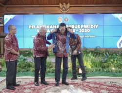 PWI Pusat Anugerahkan Anggota Kehormatan kepada Sri Sultan HB X