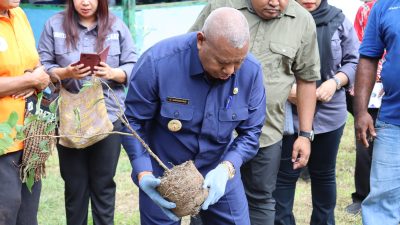 Gubernur Mandacan Sebut Aksi Tanam 1.000 Pohon Bukti Kontribusi Pers Jaga Alam Papua