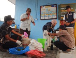 Tim 9 Patriot Unpad Kenalkan Pupuk Organik bagi Petani Bomberay
